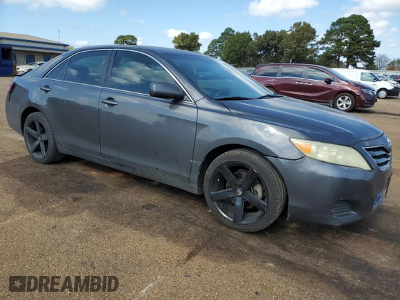 2011 Toyota Camry LE z VIN 4T1BF3EK7BU128665, wystawiony jako Copart lot #78161054 z przebiegiem 219 457 mil mil oraz Szkoda całkowita • Salvage title. Historia ofert i sprzedaży dostępna na DreamBid. Obrazek 4.