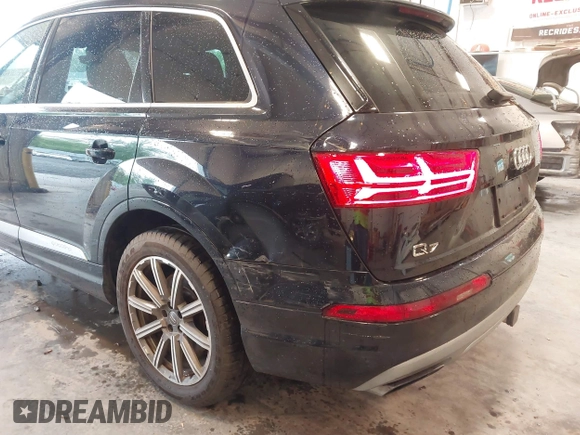 2017 Audi Q7 Premium Plus z VIN WA1LAAF75HD047074, wystawiony jako IAAI lot #42223975 z przebiegiem 126 501 mil mil oraz . Historia ofert i sprzedaży dostępna na DreamBid. Obrazek 6.