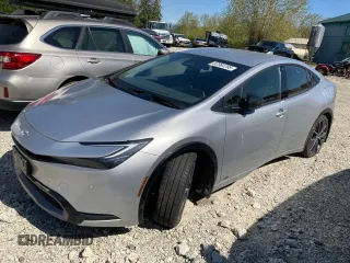 2024 Toyota Prius LE z VIN JTDADABU3R3012010, wystawiony jako Copart lot #52364795 z przebiegiem Nie podano mil oraz Nie do naprawy • Non repairable. Historia ofert i sprzedaży dostępna na DreamBid. Obrazek 1.