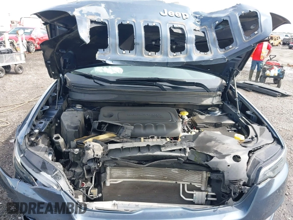 2020 Jeep Cherokee Latitude z VIN 1C4PJLCB7LD631903, wystawiony jako IAAI lot #42523873 z przebiegiem 49 651 mil mil oraz . Historia ofert i sprzedaży dostępna na DreamBid. Obrazek 10.