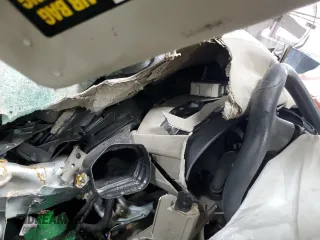2004 Volvo S40 z VIN YV1VS27594F089366, wystawiony jako Copart lot #49464025 z przebiegiem Nie podano mil oraz Nie do naprawy. Historia ofert i sprzedaży dostępna na DreamBid. Obrazek 9.