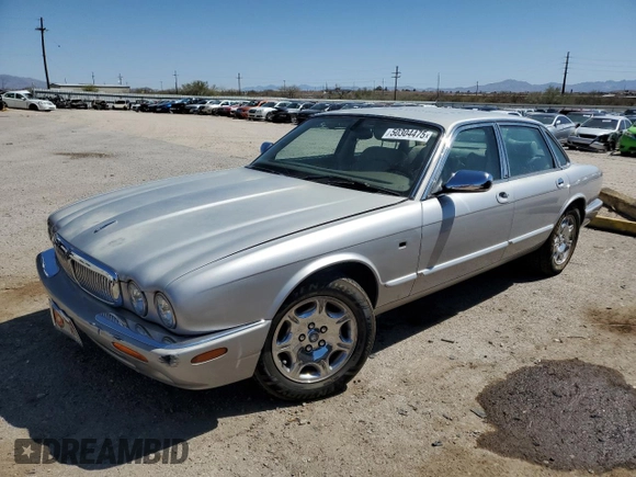 2003 Jaguar XJ 8 z VIN SAJDA14C23LF59484, wystawiony jako Copart lot #50304475 z przebiegiem Nie podano mil oraz Czysty tytuł • Clean title. Historia ofert i sprzedaży dostępna na DreamBid. Obrazek 1.