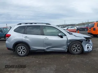 2021 Subaru Forester Premium with VIN JF2SKAFC1MH547703, listed as a IAAI auction lot 41902099 with 8,101 mi miles. Bid and sale history available at carsss.com. Image 13.