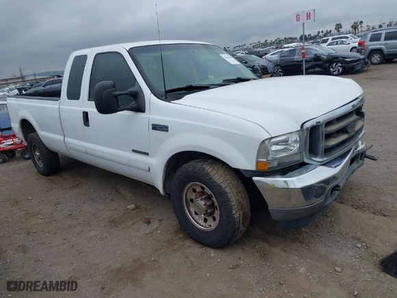 2002 Ford Super Duty F-250 XL with VIN 1FTNX20F72ED29687, listed as a IAAI auction lot 41895183 with 296,318 mi miles. Bid and sale history available at carsss.com. Image 1.