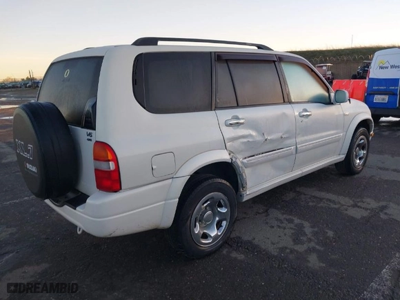 2002 Suzuki XL-7 Standard with VIN JS3TX92V624119643, listed as a IAAI auction lot 41494058 with 177,700 mi miles. Bid and sale history available at carsss.com. Image 4.