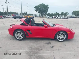 2006 Porsche Boxster с VIN WP0CA29866U712142, выставлен на аукционе IAAI как лот 42423093 с пробегом 57 057 миль миль и . История ставок и продаж доступна на DreamBid. Изображение 13.
