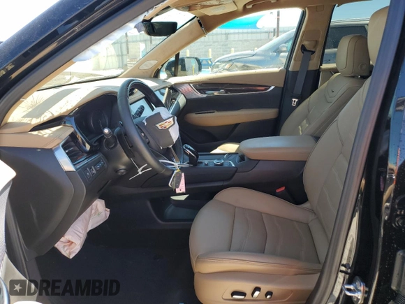 2024 Cadillac XT6 Premium Luxury z VIN 1GYKPERS1RZ755490, wystawiony jako Copart lot #49706575 z przebiegiem 4 239 mil mil oraz Szkoda całkowita • Salvage title. Historia ofert i sprzedaży dostępna na DreamBid. Obrazek 7.