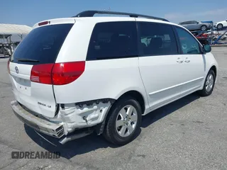 2005 Toyota Sienna CE z VIN 5TDZA23C65S272384, wystawiony jako IAAI lot #42358682 z przebiegiem 62 769 mil mil oraz . Historia ofert i sprzedaży dostępna na DreamBid. Obrazek 4.