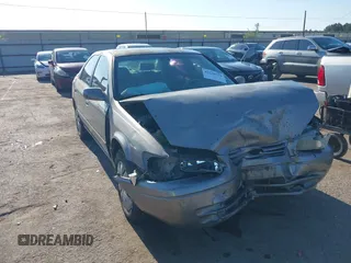 1998 Toyota Camry LE z VIN 4T1BF22K7WU066947, wystawiony jako IAAI lot #42238929 z przebiegiem Nie podano mil oraz . Historia ofert i sprzedaży dostępna na DreamBid. Obrazek 1.