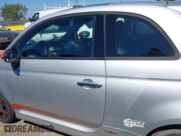 2014 FIAT 500e z VIN 3C3CFFGE8ET175918, wystawiony jako IAAI lot #42226000 z przebiegiem 31 656 mil mil oraz . Historia ofert i sprzedaży dostępna na DreamBid. Obrazek 14.