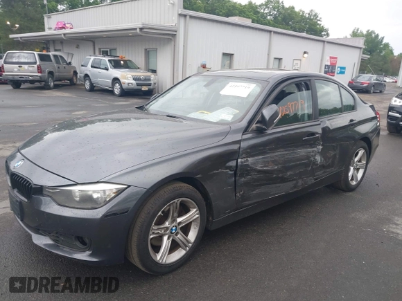 2015 BMW 3 Series 320i xDrive z VIN WBA3C3C56FK200968, wystawiony jako IAAI lot #42597719 z przebiegiem 160 922 mil mil oraz . Historia ofert i sprzedaży dostępna na DreamBid. Obrazek 17.