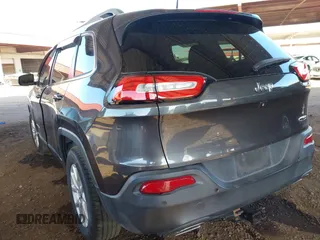 2017 Jeep Cherokee Latitude z VIN 1C4PJLCS2HW572478, wystawiony jako IAAI lot #41200772 z przebiegiem 71 879 mil mil oraz . Historia ofert i sprzedaży dostępna na DreamBid. Obrazek 3.