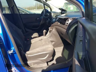 2015 Chevrolet Trax LS with VIN KL7CJKSB8FB116027, listed as a IAAI auction lot 41915553 with 105,541 mi miles. Bid and sale history available at carsss.com. Image 5.