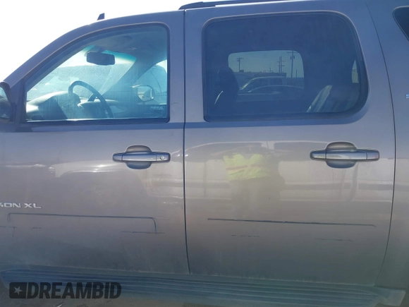 2013 GMC Yukon XL SLT z VIN 1GKS2KE70DR303872, wystawiony jako IAAI lot #41659911 z przebiegiem 199 202 mil mil oraz . Historia ofert i sprzedaży dostępna na DreamBid. Obrazek 14.