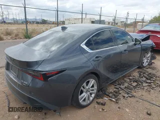 2021 Lexus IS 300 z VIN JTHC81F21M5046836, wystawiony jako IAAI lot #42191966 z przebiegiem 41 806 mil mil oraz . Historia ofert i sprzedaży dostępna na DreamBid. Obrazek 4.