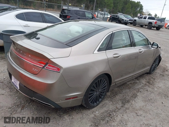 2018 Lincoln MKZ Hybrid Reserve z VIN 3LN6L5MU2JR602228, wystawiony jako IAAI lot #41441004 z przebiegiem 71 047 mil mil oraz . Historia ofert i sprzedaży dostępna na DreamBid. Obrazek 4.
