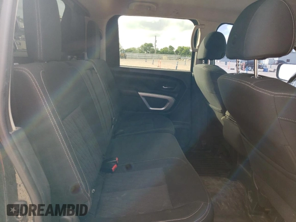 2018 Nissan Titan SV z VIN 1N6AA1EJ3JN548939, wystawiony jako Copart lot #54336555 z przebiegiem 152 859 mil mil oraz Czysty tytuł • Clean title. Historia ofert i sprzedaży dostępna na DreamBid. Obrazek 10.