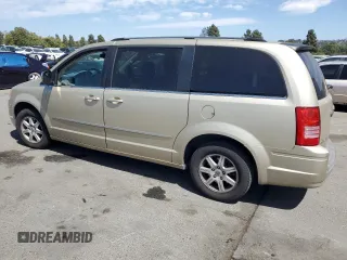 2010 Chrysler Town & Country Touring z VIN 2A4RR5D13AR257765, wystawiony jako Copart lot #61048635 z przebiegiem 165 220 mil mil oraz Czysty tytuł • Clean title. Historia ofert i sprzedaży dostępna na DreamBid. Obrazek 2.