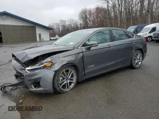 2019 Ford Fusion Hybrid Titanium with VIN 3FA6P0RU8KR257573, listed as a Copart auction lot 52136595 with 21,247 mi miles and Salvage Title. Bid and sale history available at carsss.com. Image 1.