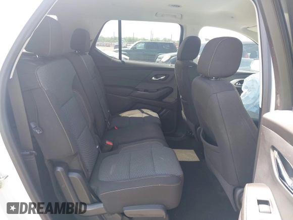 2020 Chevrolet Traverse LS z VIN 1GNERFKW8LJ262886, wystawiony jako IAAI lot #42124771 z przebiegiem 22 357 mil mil oraz . Historia ofert i sprzedaży dostępna na DreamBid. Obrazek 8.