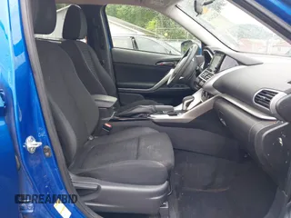 2018 Mitsubishi Eclipse Cross ES z VIN JA4AT3AA7JZ048929, wystawiony jako IAAI lot #42624454 z przebiegiem 97 520 mil mil oraz . Historia ofert i sprzedaży dostępna na DreamBid. Obrazek 5.