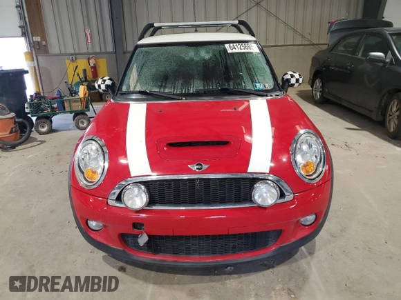 2010 MINI Hardtop S z VIN WMWMF7C53ATZ72544, wystawiony jako Copart lot #64125695 z przebiegiem 70 587 mil mil oraz Czysty tytuł • Clean title. Historia ofert i sprzedaży dostępna na DreamBid. Obrazek 5.