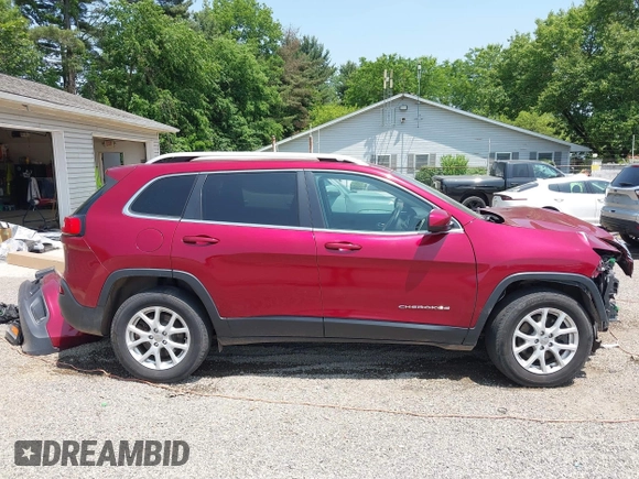 2017 Jeep Cherokee Latitude z VIN 1C4PJMCS2HW615674, wystawiony jako IAAI lot #42407282 z przebiegiem 98 185 mil mil oraz . Historia ofert i sprzedaży dostępna na DreamBid. Obrazek 14.