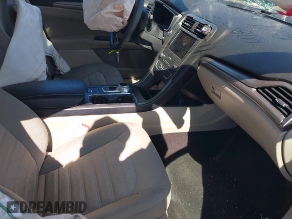 2019 Ford Fusion SE with VIN 3FA6P0H75KR238698, listed as a IAAI auction lot 41817222 with 1 mi miles. Bid and sale history available at carsss.com. Image 5.