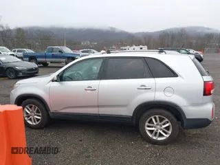 2015 Kia Sorento LX with VIN 5XYKTDA68FG582720, listed as a IAAI auction lot 41872473 with 242,994 mi miles. Bid and sale history available at carsss.com. Image 14.