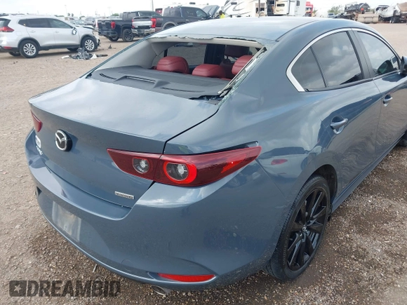 2022 Mazda 3 Carbon Edition z VIN 3MZBPACL7NM313242, wystawiony jako IAAI lot #42095279 z przebiegiem 30 787 mil mil oraz . Historia ofert i sprzedaży dostępna na DreamBid. Obrazek 6.