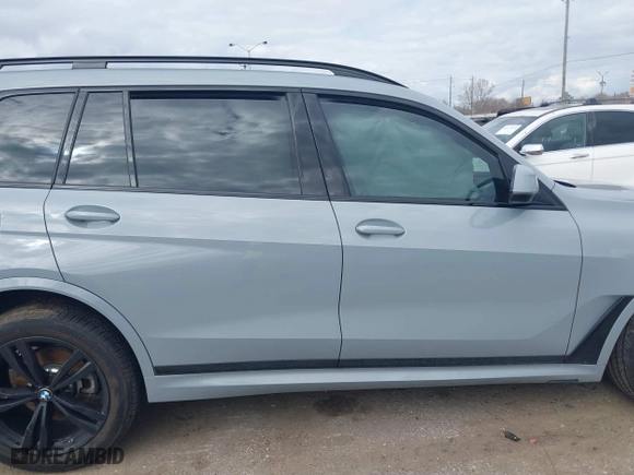2025 BMW X7 xDrive40i with VIN 5UX23EM01S9W23566, listed as a IAAI auction lot 41490415 with 8,144 mi miles. Bid and sale history available at carsss.com. Image 13.
