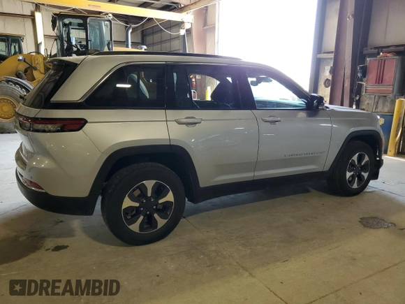 2024 Jeep Grand Cherokee with VIN 1C4RJYB65RC133675, listed as a Copart auction lot 60550065 with 51,137 mi miles and Clean title. Bid and sale history available at DreamBid. Image 3.