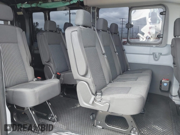 2018 Ford Transit XL z VIN 1FBZX2CG0JKA09945, wystawiony jako IAAI lot #42260073 z przebiegiem 60 838 mil mil oraz . Historia ofert i sprzedaży dostępna na DreamBid. Obrazek 8.