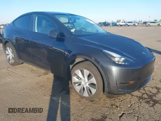 2024 Tesla Model Y Long Range z VIN 7SAYGDEE3RF987849, wystawiony jako IAAI lot #41430699 z przebiegiem 15 415 mil mil oraz . Historia ofert i sprzedaży dostępna na DreamBid. Obrazek 1.