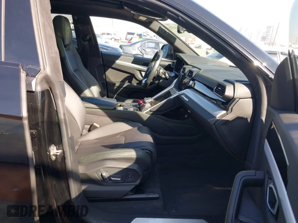 2019 Lamborghini Urus z VIN ZPBUA1ZLXKLA03063, wystawiony jako IAAI lot #41653328 z przebiegiem 29 688 mil mil oraz . Historia ofert i sprzedaży dostępna na DreamBid. Obrazek 5.