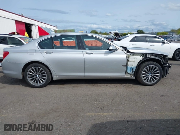 2011 BMW 7 Series 740i z VIN WBAKA4C53BC612440, wystawiony jako IAAI lot #42003297 z przebiegiem 130 655 mil mil oraz . Historia ofert i sprzedaży dostępna na DreamBid. Obrazek 14.
