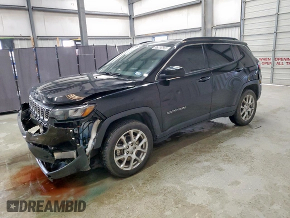 2024 Jeep Compass Latitude Lux z VIN 3C4NJDFN8RT164626, wystawiony jako Copart lot #57992635 z przebiegiem 14 379 mil mil oraz Czysty tytuł • Clean title. Historia ofert i sprzedaży dostępna na DreamBid. Obrazek 1.