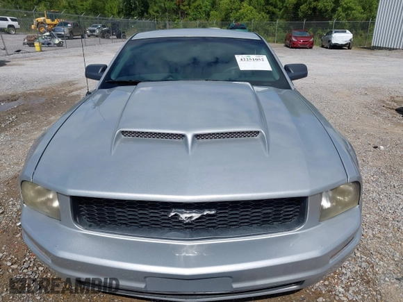 2005 Ford Mustang Deluxe z VIN 1ZVFT80N855148982, wystawiony jako IAAI lot #42251052 z przebiegiem 227 266 mil mil oraz . Historia ofert i sprzedaży dostępna na DreamBid. Obrazek 6.