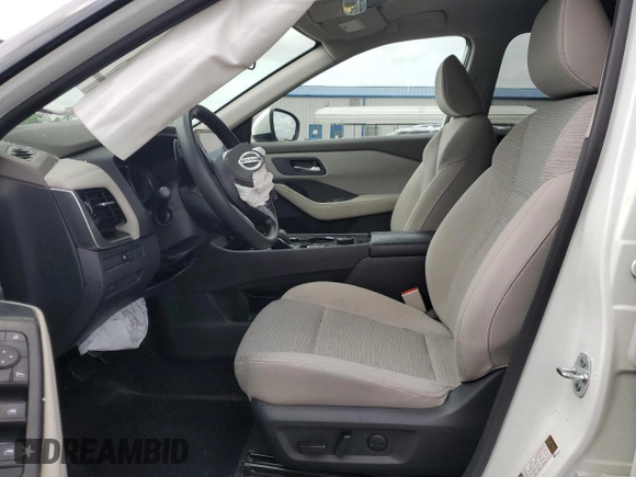 2021 Nissan Rogue SV z VIN 5N1AT3BBXMC836653, wystawiony jako Copart lot #57087435 z przebiegiem 98 514 mil mil oraz Szkoda całkowita • Salvage title. Historia ofert i sprzedaży dostępna na DreamBid. Obrazek 7.
