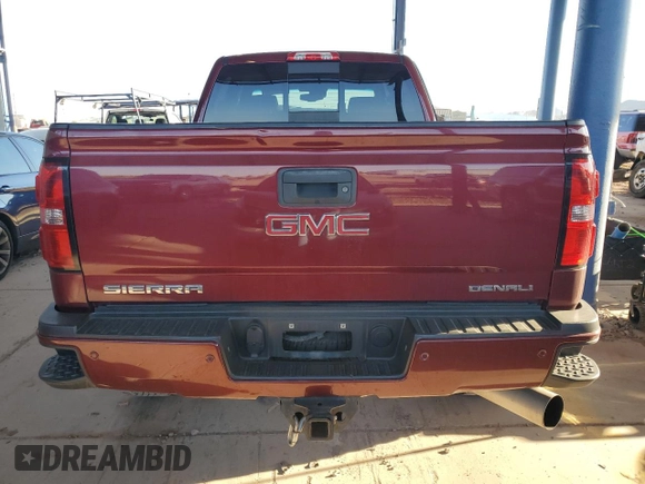 2015 GMC Sierra 2500HD Denali z VIN 1GT120E83FF114643, wystawiony jako Copart lot #57632835 z przebiegiem 166 561 mil mil oraz Szkoda całkowita • Salvage title. Historia ofert i sprzedaży dostępna na DreamBid. Obrazek 6.