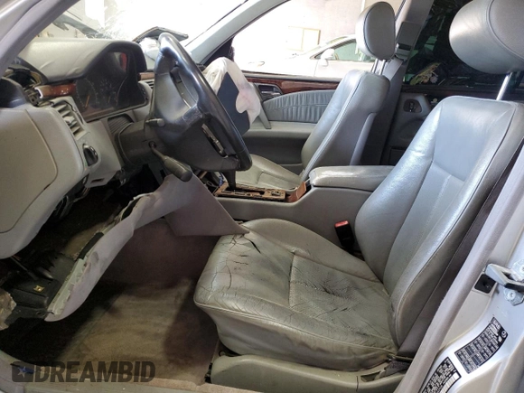 1999 Mercedes-Benz E 320 z VIN WDBJF65HXXA837426, wystawiony jako Copart lot #51084325 z przebiegiem Nie podano mil oraz Szkoda całkowita • Salvage title. Historia ofert i sprzedaży dostępna na DreamBid. Obrazek 7.