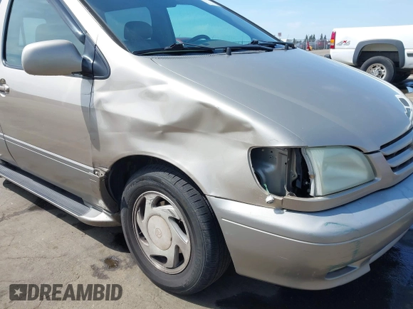 2002 Toyota Sienna LE with VIN 4T3ZF13C32U486822, listed as a IAAI auction lot 42019920 with 212,606 mi miles. Bid and sale history available at carsss.com. Image 6.