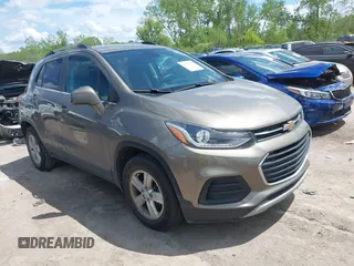 2020 Chevrolet Trax LT z VIN KL7CJLSB1LB336157, wystawiony jako IAAI lot #42258923 z przebiegiem 50 868 mil mil oraz . Historia ofert i sprzedaży dostępna na DreamBid. Obrazek 1.