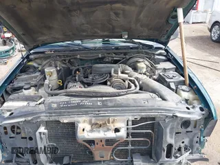 1998 Chevrolet Blazer LS z VIN 1GNDT13W7W2219654, wystawiony jako IAAI lot #42275733 z przebiegiem 150 384 mil mil oraz . Historia ofert i sprzedaży dostępna na DreamBid. Obrazek 10.