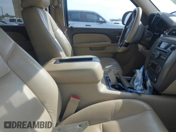2011 GMC Yukon SLT with VIN 1GKS1CE03BR347941, listed as a IAAI auction lot 41637343 with 198,830 mi miles. Bid and sale history available at carsss.com. Image 5.