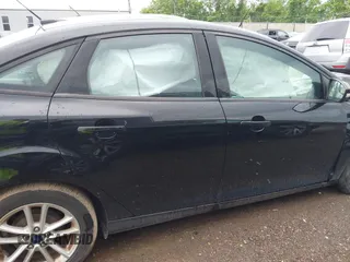 2017 Ford Focus SE z VIN 1FADP3F25HL253466, wystawiony jako IAAI lot #42303404 z przebiegiem 89 779 mil mil oraz . Historia ofert i sprzedaży dostępna na DreamBid. Obrazek 14.