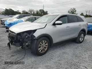 2020 Kia Sorento LX z VIN 5XYPG4A37LG712112, wystawiony jako Copart lot #59710815 z przebiegiem 102 251 mil mil oraz Czysty tytuł • Clean title. Historia ofert i sprzedaży dostępna na DreamBid. Obrazek 1.