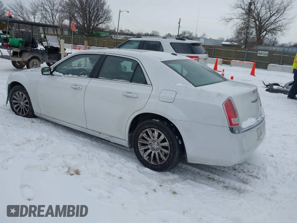 2013 Chrysler 300 z VIN 2C3CCAAG5DH743393, wystawiony jako IAAI lot #41585284 z przebiegiem 134 429 mil mil oraz . Historia ofert i sprzedaży dostępna na DreamBid. Obrazek 3.