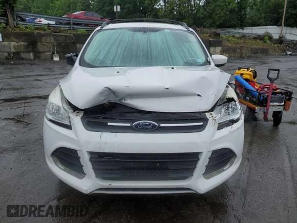 2014 Ford Escape SE with VIN 1FMCU9GX1EUE28700, listed as a Copart auction lot 59841745 with 135,210 mi miles and Salvage title. Bid and sale history available at DreamBid. Image 5.
