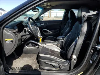 2013 Hyundai Veloster Turbo z VIN KMHTC6AE2DU169366, wystawiony jako Copart lot #50805585 z przebiegiem 75 197 mil mil oraz Szkoda całkowita • Salvage title. Historia ofert i sprzedaży dostępna na DreamBid. Obrazek 7.
